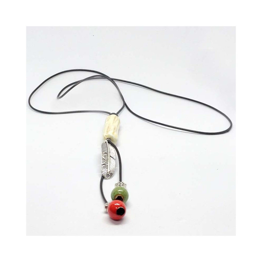 Masquedardos White Stone Necklace Silver Leaf Green Coral Finish