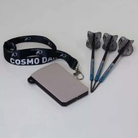 Masquedardos Gründung Cosmo Darts Schwarzer weißer Halter